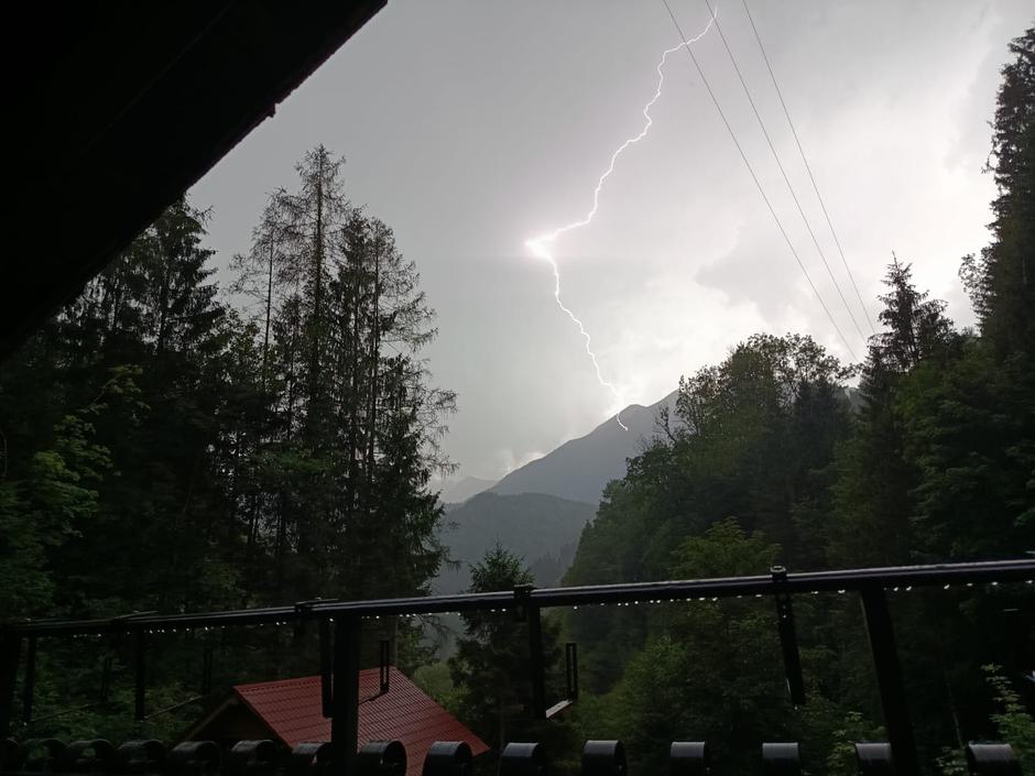 Poletna nevihta | Avtor: Bralka