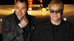 David in Elton Zacharyju ne bosta nikoli razkrila, kdo je njegov biološki oče. (