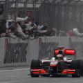 Zadnjo dirko je v spremenljivih razmerah dobil Jenson Button. (Foto: Reuters)
