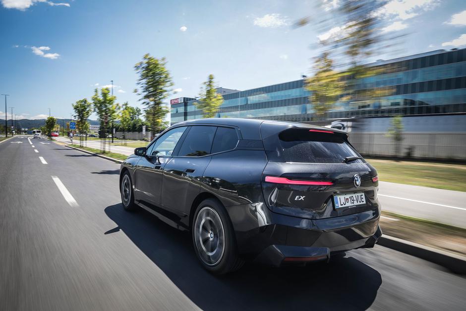 BMW iX 40 | Avtor: Saša Despot