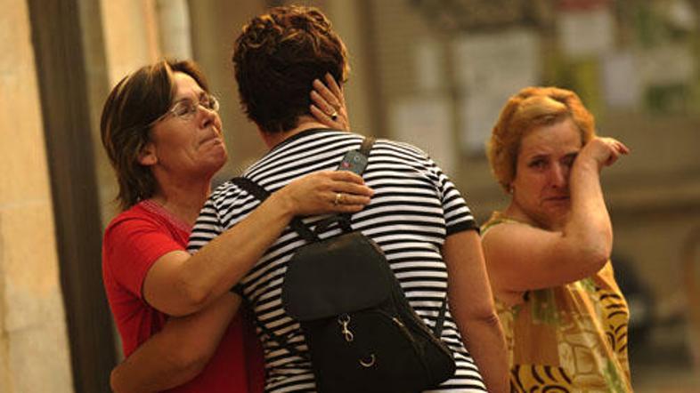 Ljudje v ognju izgubljajo svoje bližnje in domove.