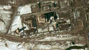 Jedrski reaktor v Yongbyonu bo zaprt v zameno za večmilijonsko pomoč.