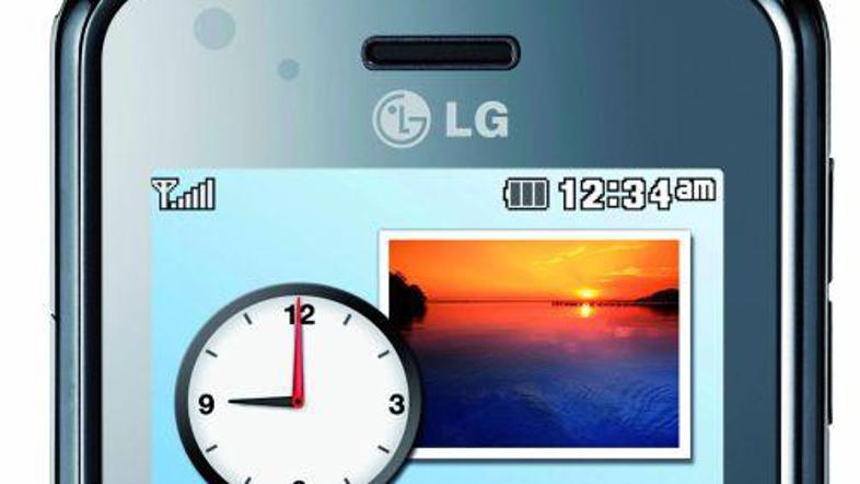 Prva nagrada, mobilnik LG KU990i VIEWTY, je šel v roke Alešu Tratarju.