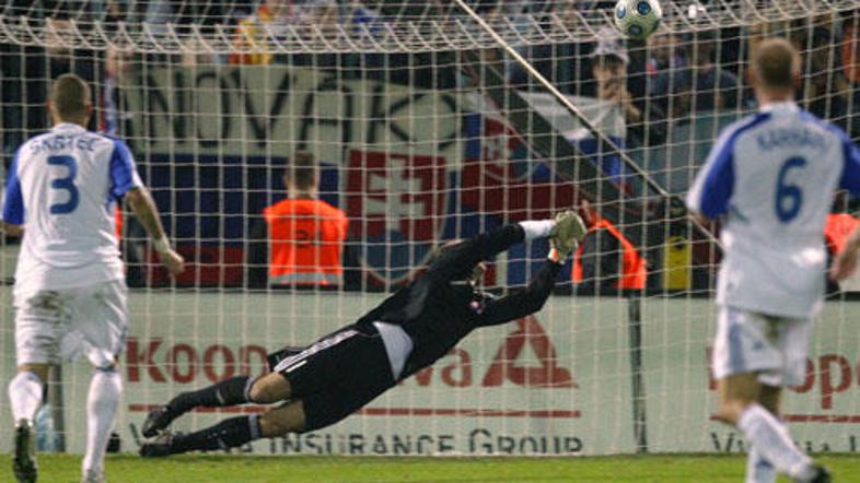 Jan Muha je bil takole nemočen ob bombi Valterja Birse. Bo podobno neuspešen tud