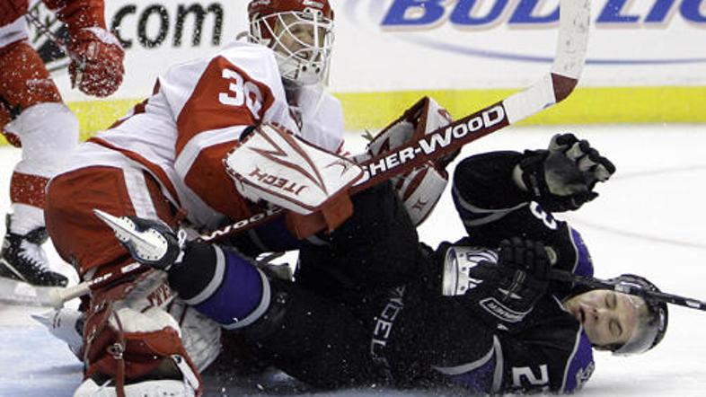 Chris Osgood (Detroit) je tretjič v sezoni ostal nepremagan.