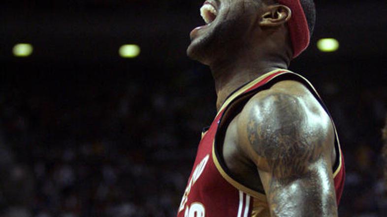 LeBrona Jamesa so razjezili in zaigral je še bolje. Cavs vodijo že s 3:0.