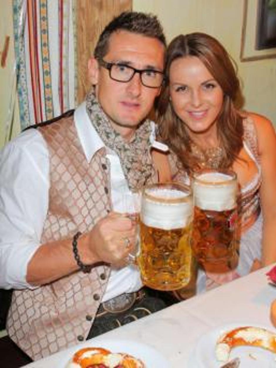 Klose Oktoberfest Sylwie Klose pivo kozarec | Avtor: Reševalni pas/Twitter