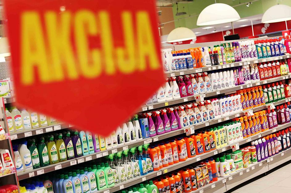 Slovenija 12.03.2014 Mercator trgovina, izdelki v akciji, nakupovanje, cistila; 