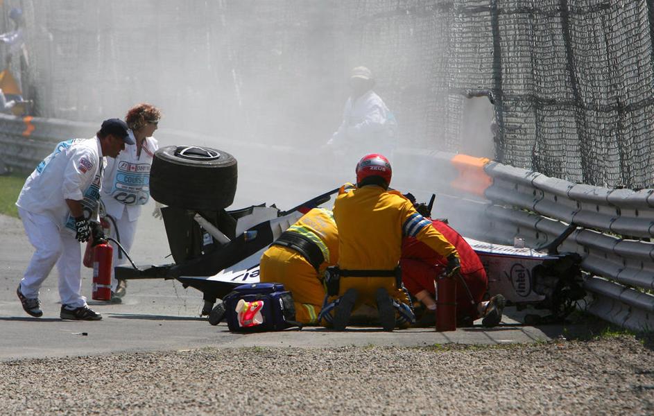 Na dirki leta 2007 je Kubica preživel hudo nesrečo. Leto za tem je zmagal. (Foto