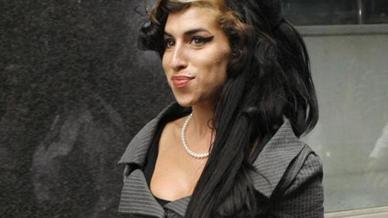 Amy si želi bivšega moža nazaj.