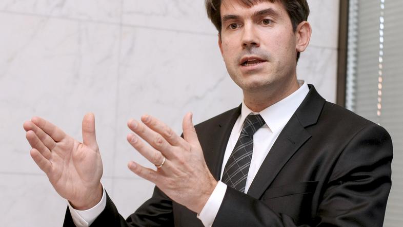 Slovenija 19.12.2012 Ziga Andoljsek, novinarska konferenca Stanovanjskega sklada