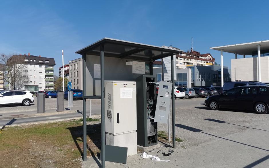 razstreljeni parkomat MS | Avtor: sobotainfo.com