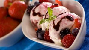 Med dieto si lahko privoščite tudi sladoled ali drugo vam ljubo slaščico.