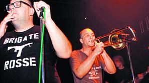 Zasedba Carina bo jutri v ljubljanski Menzi pri koritu pokazala, kaj je letos us