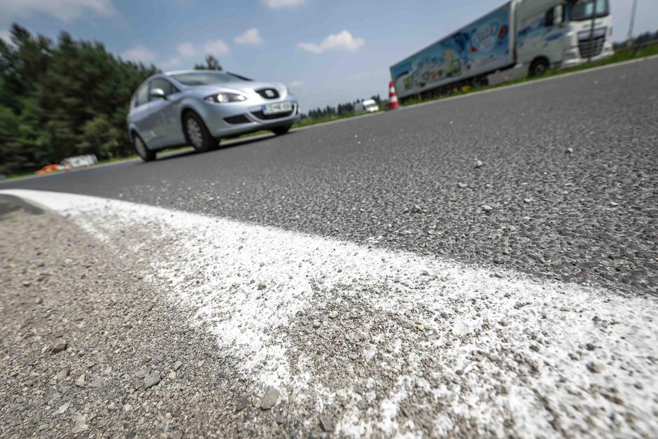 DARS cesta avtocesta črta | Avtor: Saša Despot