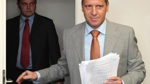 &lt;slovenija&gt; 16.07.08 igor soltes, novinarska konferenca racunskega sodisca