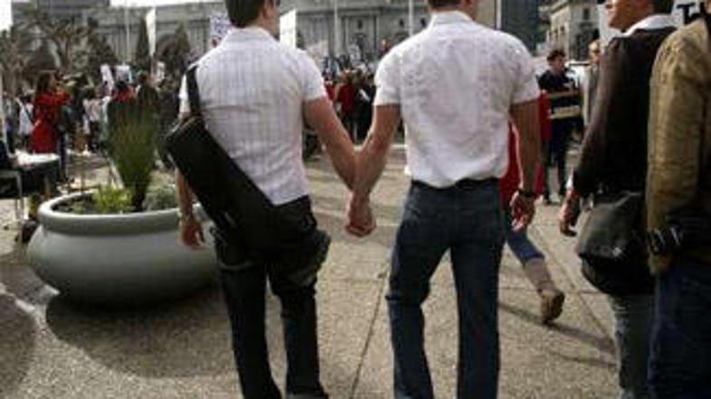 Istospolno usmerjeni pari na Švedskem so končno dobili možnost poroke.