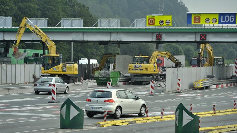 Cestninska postaja Log