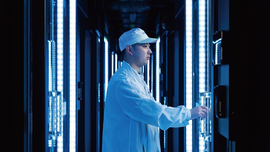 Honor proizvodnja delavec pametni telefoni tekoči trak | Avtor: Honor