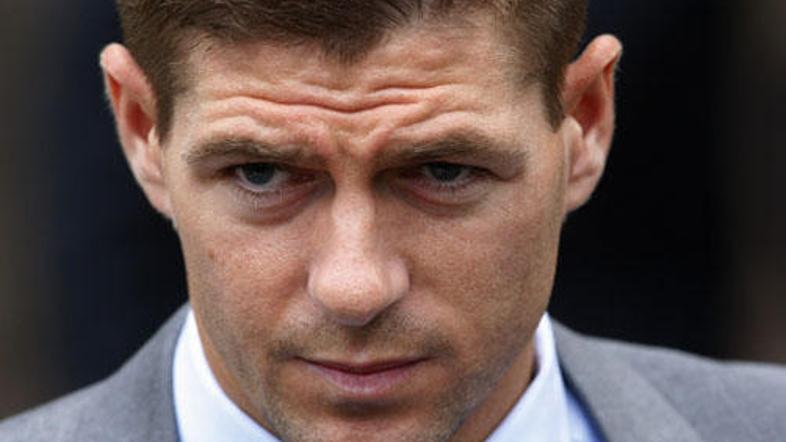 Steven Gerrard se je izognil kakršnikoli kazni. Marsikdo se s tem ne strinja.