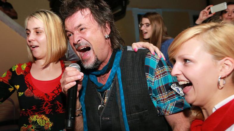 Gibonni na Pivu in cvetje