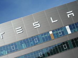 Tesla tovarna