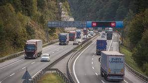 Avtocestna policija trojane, avtocesta, tovornjaki