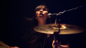 Dum Dum Girls v Menzi pri koritu, Ljubljana