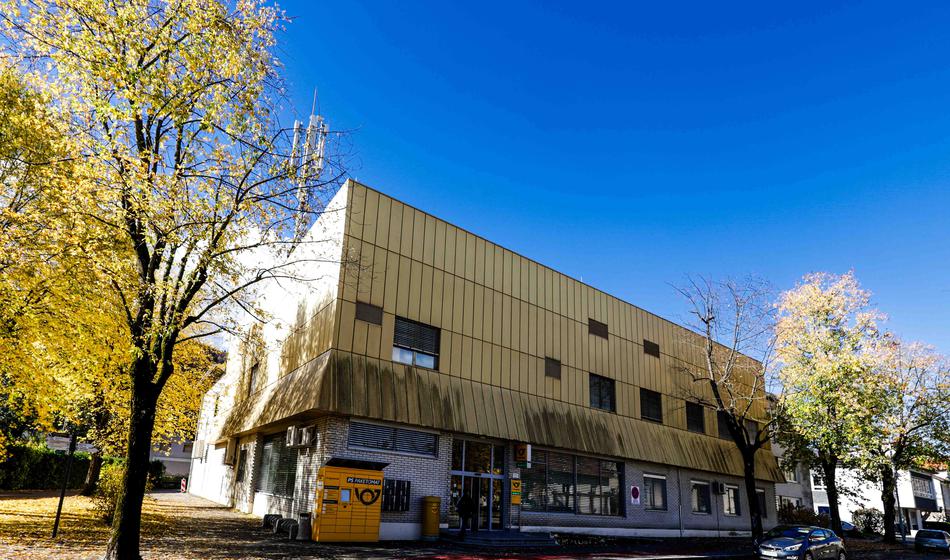 Poštne poslovalnice menjajo urnike, morda tudi vaša