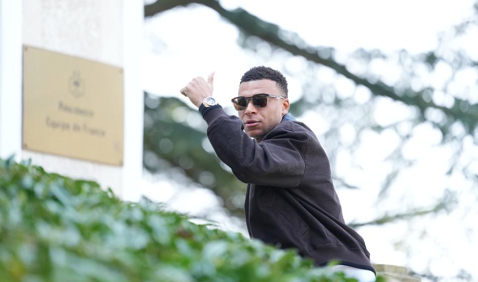 Afera 'napačno koleno': Oglasil se je Mbappe, ki trdi ...