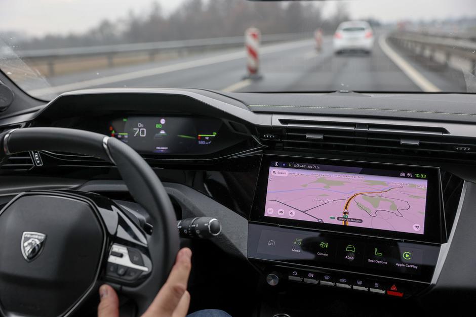 Asistenčni sistemi polsamodejna vožnja | Avtor: Saša Despot