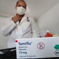 V nekaterih državah poleg tamifluja za blažitev simptomov nove gripe uporabljajo