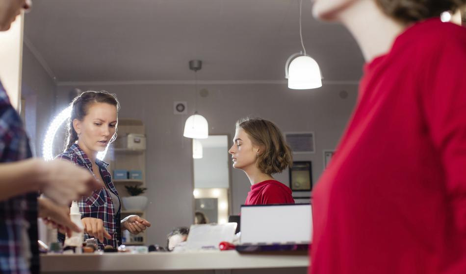 "Kljub opozorilom hodi bolna v službo, kaj lahko naredim?"