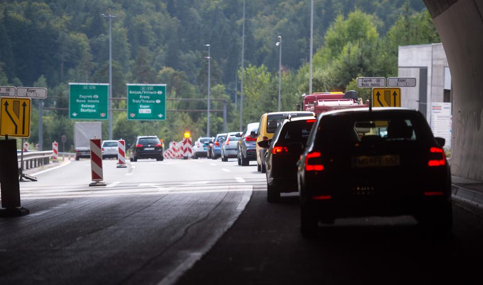 Pristojni svarijo: Če se odpravljate na cesto, pričakujte kolone