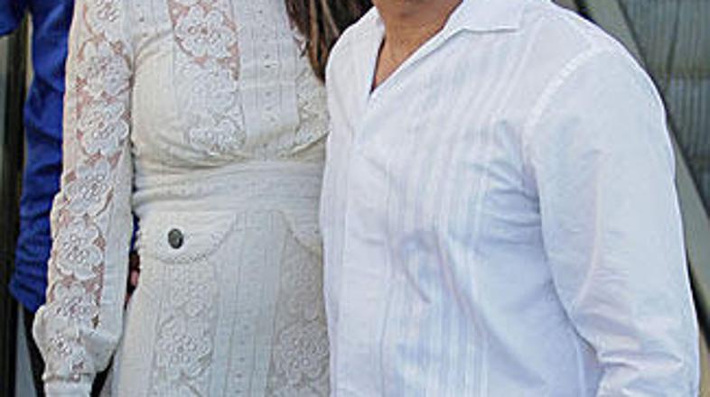 Incident s poročno obleko je Ghalib komentiral, da Britney pač rada obleče lepe 