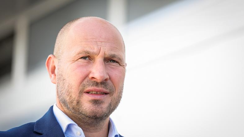 minister za infrastrukturo in energetiko Jernej Vrtovec na obisku Tesla Center Ljubljana