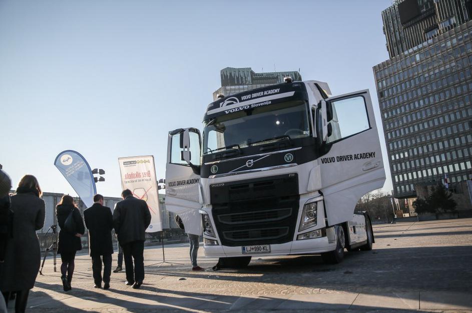 vozilo z vgrajeno alkoholno ključavnico