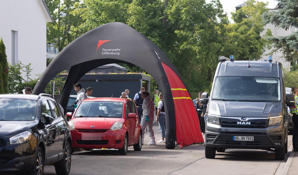 Priče slišale več strelov, na dvorišču našli dve žrtvi