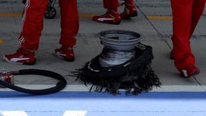 Massa kolo pnevmatika guma Ferrari Silverstone eksplozija