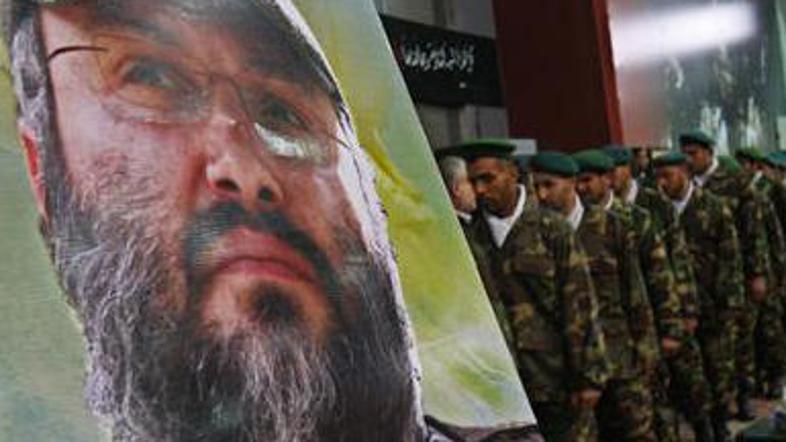 Lahko smrt poveljnika Hezbolaha povzroči nove nemire?