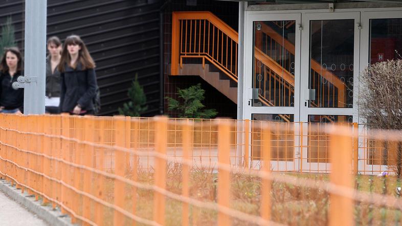 Za podatke o porabljenih sredstvih za najem odvetnikov ali pravno svetovanje smo