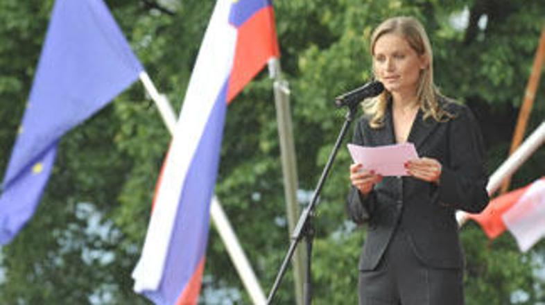 Notranja ministrica se sama spomni tistega majskega popoldneva kot "streznitvene