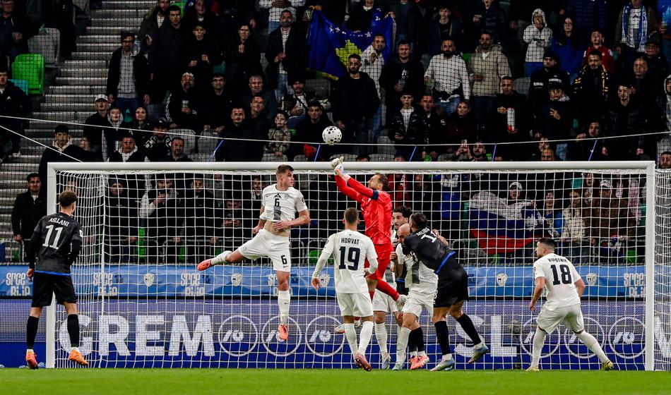 Oblak zaradi poškodbe izpušča tekmo Slovenije na Švedskem, menja ga Turk