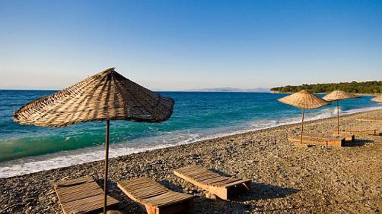 Poletne romance med Turki in tujimi turistkami so kratke, a strastne. A marsikom