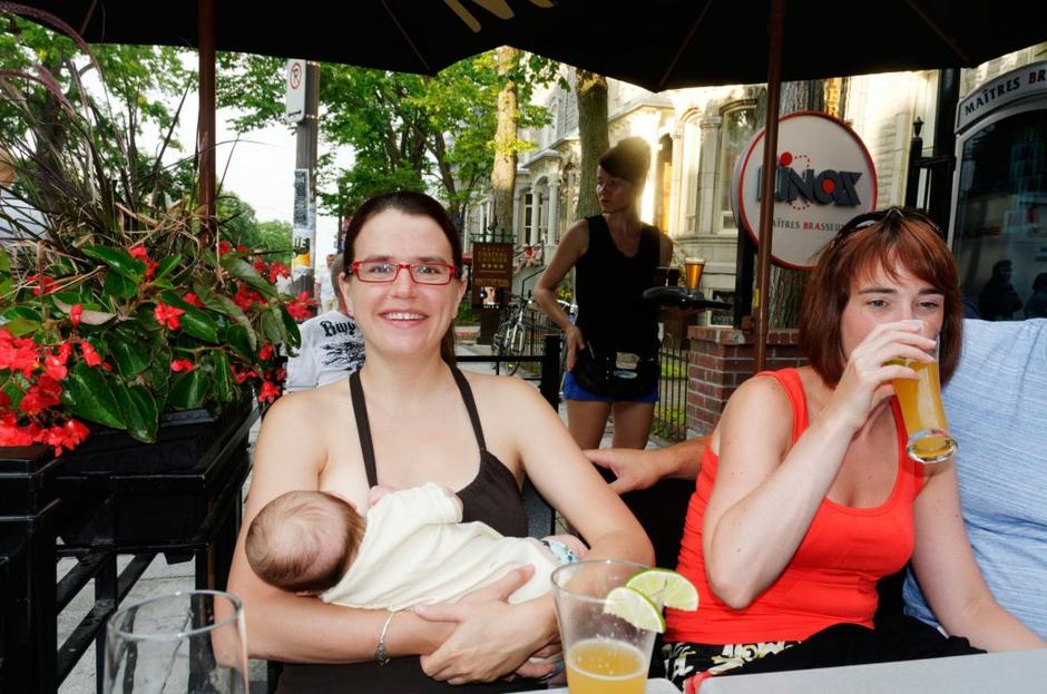 Dojenje v javnosti | Avtor: Profimedias