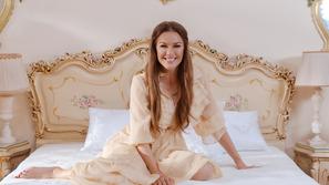 Tudi Rebeka Dremelj spi na ležišču Dormeo. / Dormeo