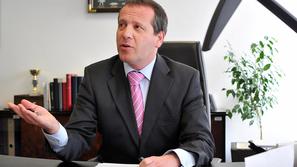 “Dars vzdrževanja avtocest ne načrtuje ustrezno,” pravi Šoltes. (Foto: Dejan Mij