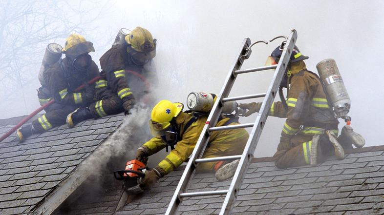 Gasilci na strehi