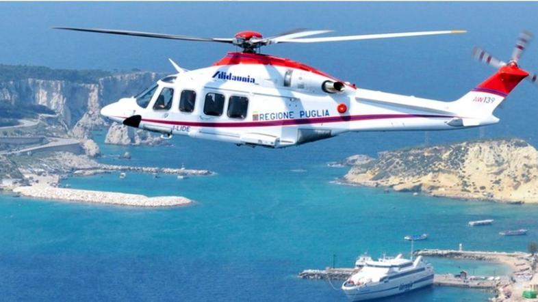 Helikopter strmoglavil