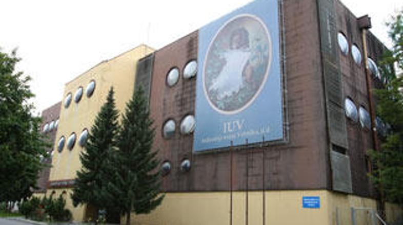 Uprava IUV z Vitomirjem Debeljakom na čelu naj bi priredila listine o poslovanju